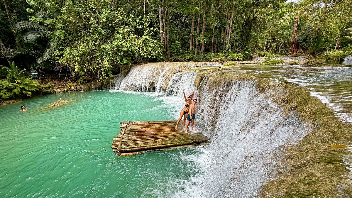 Le radeau de bambou aux cascades de Cambugahay
