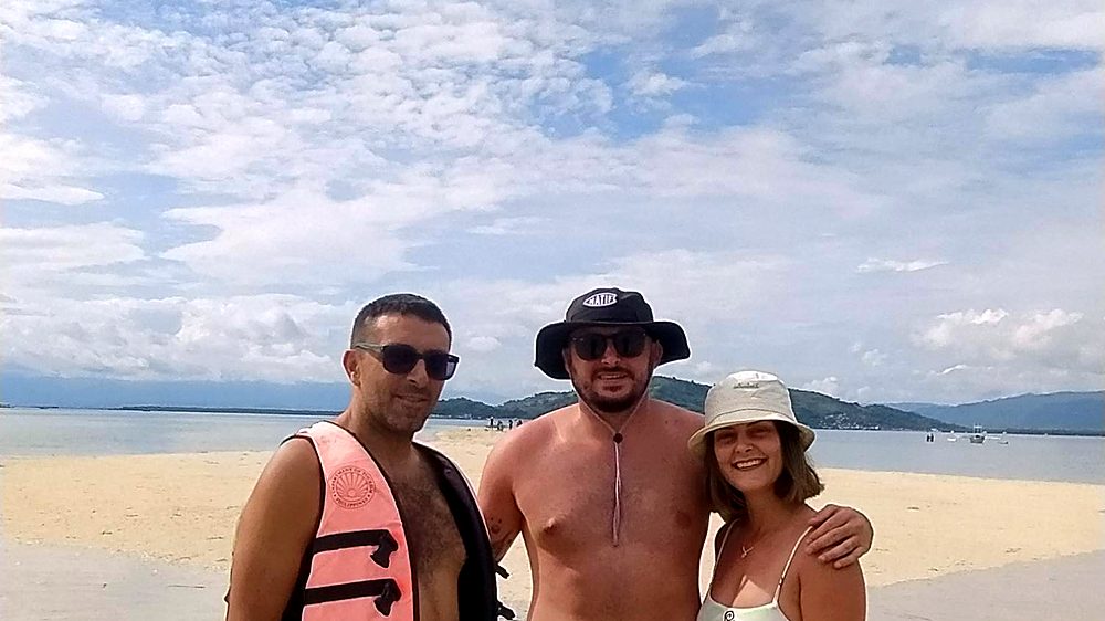 Trois voyageurs sur le banc de sable de Manjuyod