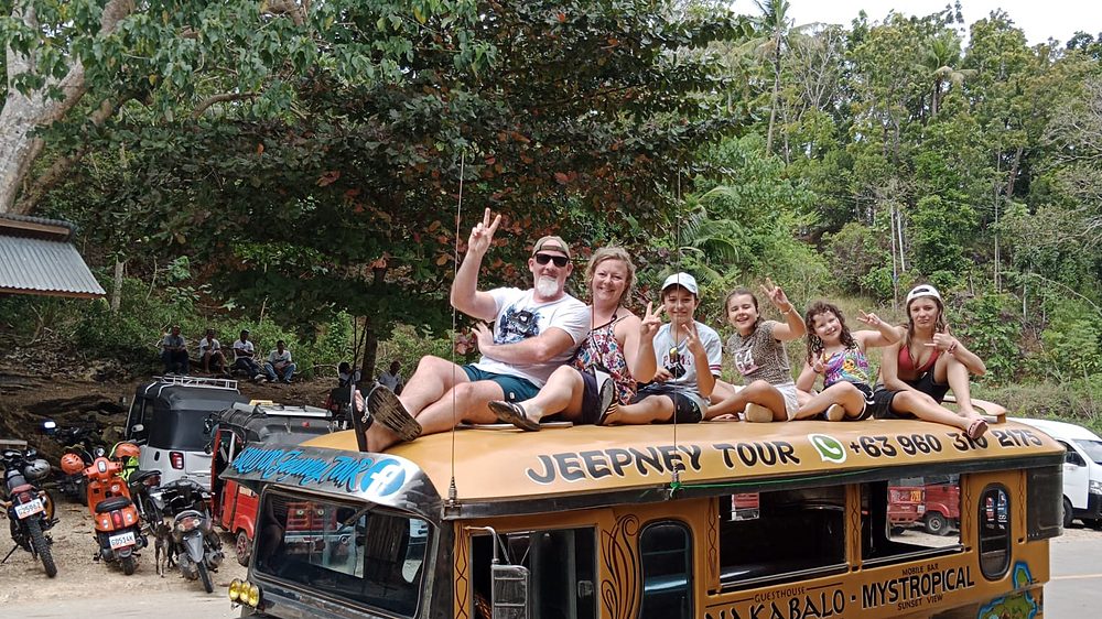 Le jeepney privatisé et ses passagers, Siquijor